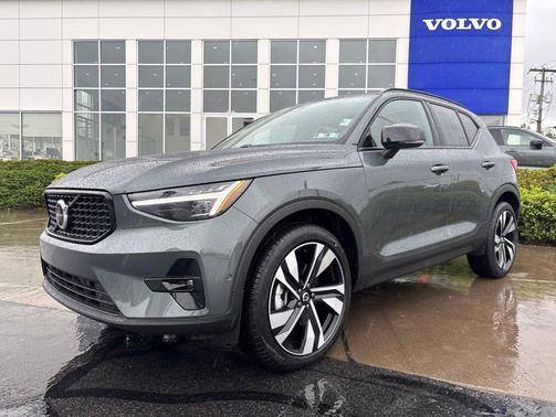 Forest Lake 2026 Volvo XC40 Plus, B5 AWD Gas (mild hybrid), Dark