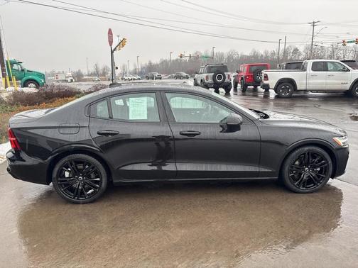 2023 Volvo S60 B5 Plus Black Edition