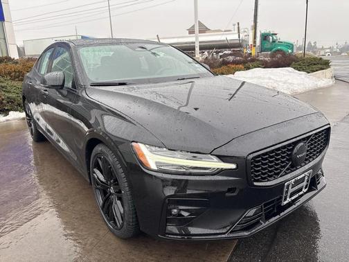 2023 Volvo S60 B5 Plus Black Edition