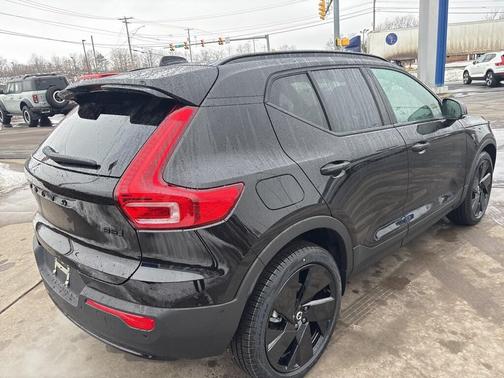 2026 Volvo XC40 Black Edition Ultra, B5 AWD Gas (mild hybrid)