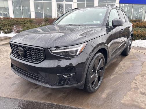 2026 Volvo XC40 Black Edition Ultra, B5 AWD Gas (mild hybrid)