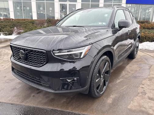 2026 Volvo XC40 Black Edition Ultra, B5 AWD Gas (mild hybrid)