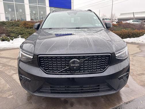 2026 Volvo XC40 Black Edition Ultra, B5 AWD Gas (mild hybrid)