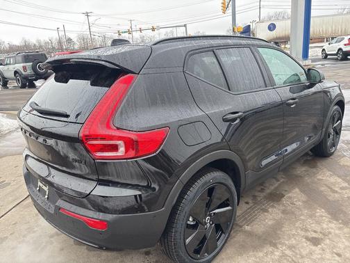 2026 Volvo XC40 Black Edition Ultra, B5 AWD Gas (mild hybrid)