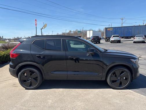 Onyx Black 2026 Volvo XC40 Black Edition Ultra, B5 AWD Gas (mild hybrid)