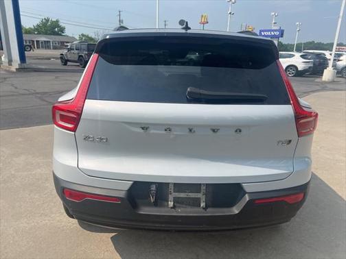 2022 Volvo XC40 T5 R-Design