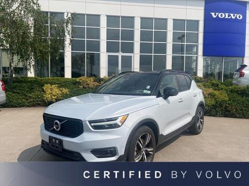 2022 Volvo XC40 T5 R-Design