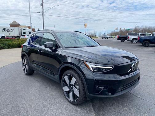Onyx Black Metallic 2024 Volvo XC40 Recharge Pure Electric Twin Ultimate