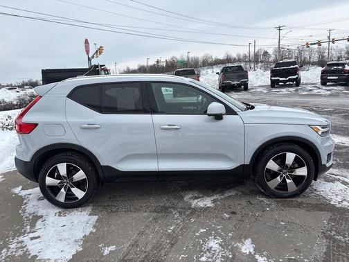 2020 Volvo XC40 T5 Momentum