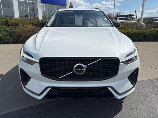 2024 Volvo XC60 Recharge Plug-In Hybrid T8 Ultimate Dark Theme