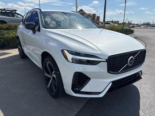 2024 Volvo XC60 Recharge Plug-In Hybrid T8 Ultimate Dark Theme