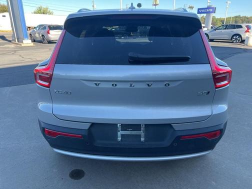 2025 Volvo XC40 B5 Core Bright Theme