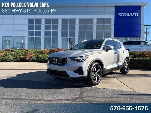 2025 Volvo XC40 B5 Core Bright Theme