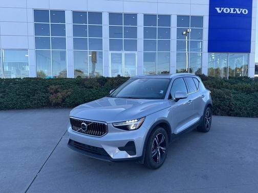 2025 Volvo XC40 B5 Core Bright Theme
