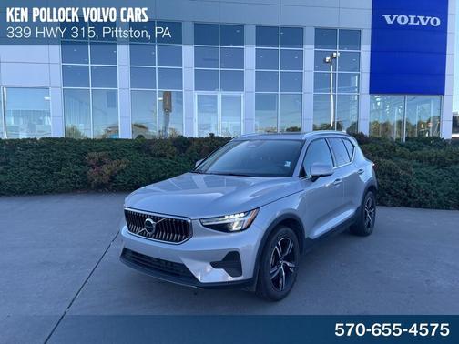 2025 Volvo XC40 B5 Core Bright Theme