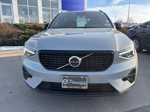 2025 Volvo XC40 B5 Plus Dark Theme