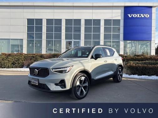 2025 Volvo XC40 B5 Plus Dark Theme