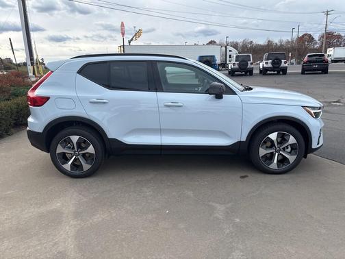 2026 Volvo XC40 B5 Plus
