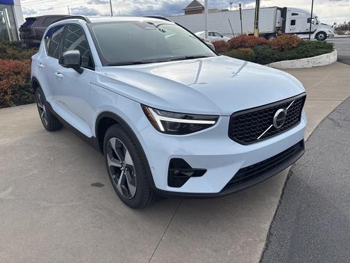 2026 Volvo XC40 B5 Plus