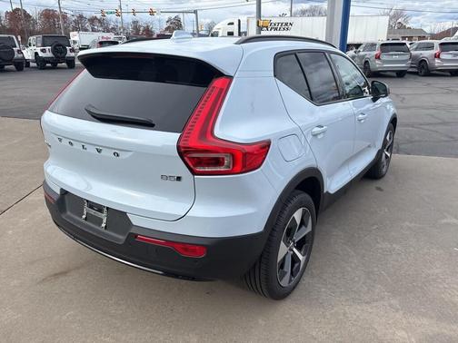 2026 Volvo XC40 B5 Plus