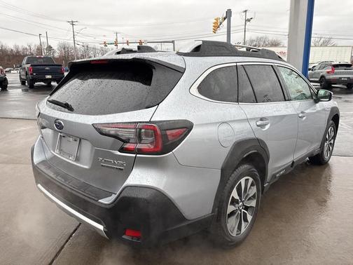 2025 Subaru Outback Touring XT