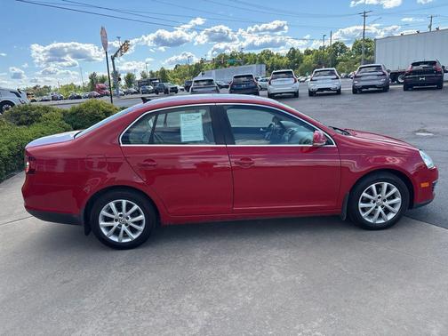 Salsa Red 2010 Volkswagen Jetta SE