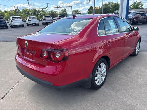 Salsa Red 2010 Volkswagen Jetta SE