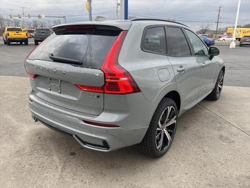 2025 Volvo XC60 B5 Ultra