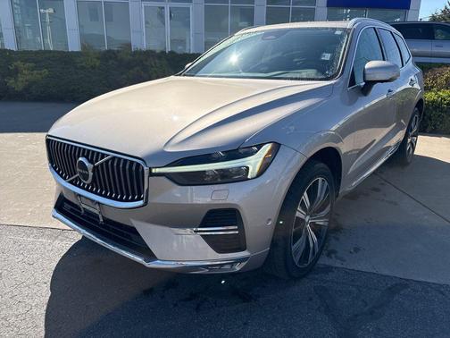 Bright Dusk Metallic 2023 Volvo XC60 B5 Plus Bright Theme