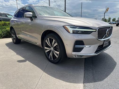 Bright Dusk Metallic 2023 Volvo XC60 B5 Plus Bright Theme