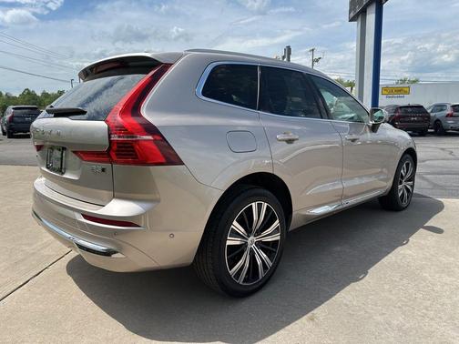 Bright Dusk Metallic 2023 Volvo XC60 B5 Plus Bright Theme