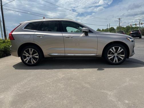 Bright Dusk Metallic 2023 Volvo XC60 B5 Plus Bright Theme
