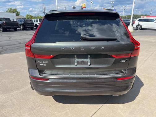 2022 Volvo XC60 B5 Momentum