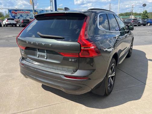 2022 Volvo XC60 B5 Momentum