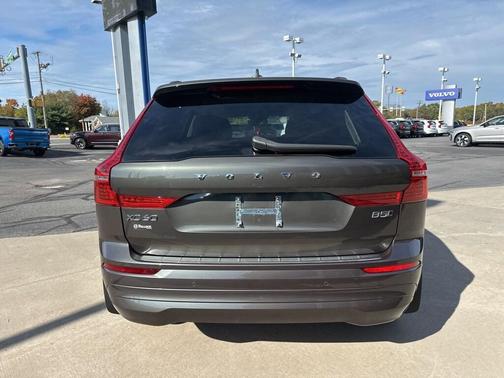 2022 Volvo XC60 B5 Momentum