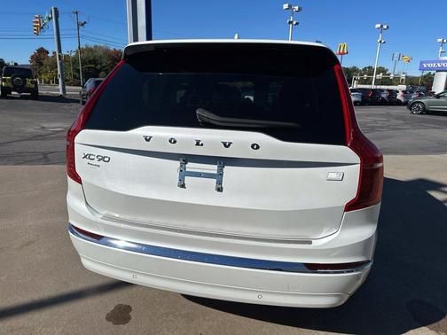 Crystal White Metallic 2024 Volvo XC90 Recharge Plug-In Hybrid T8 Ultimate Bright Theme 7-Seater