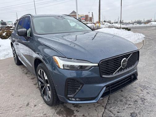 2026 Volvo XC60 B5 Plus