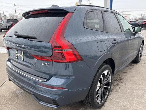 2026 Volvo XC60 B5 Plus