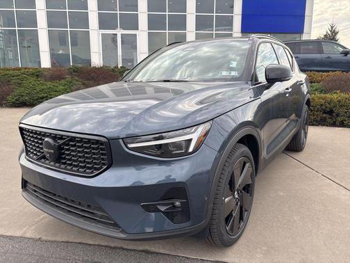 2026 Volvo XC40 Black Edition Ultra, B5 AWD Gas (mild hybrid)