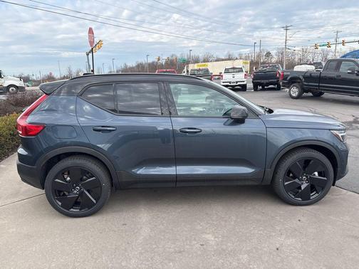 2026 Volvo XC40 Black Edition Ultra, B5 AWD Gas (mild hybrid)