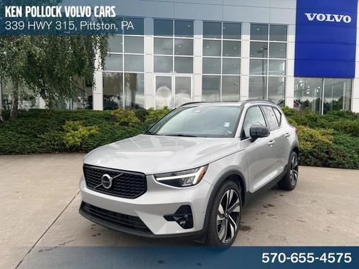 2025 Volvo XC40 B5 Plus Dark Theme