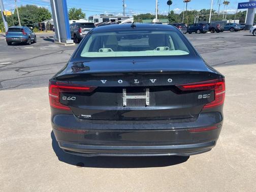 2024 Volvo S60 B5 Plus Dark Theme