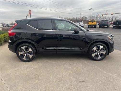 2025 Volvo XC40 B5 Core Bright Theme