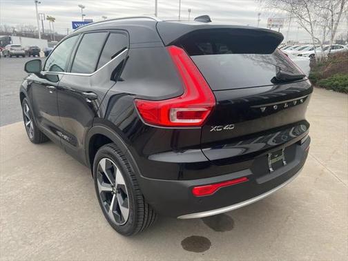 2025 Volvo XC40 B5 Core Bright Theme