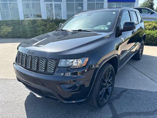 Diamond Black Crystal Pearlcoat 2021 Jeep Grand Cherokee Laredo