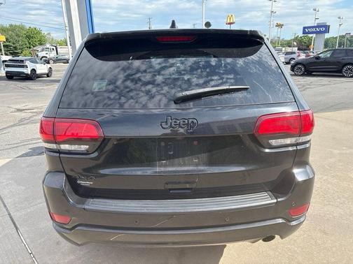 Diamond Black Crystal Pearlcoat 2021 Jeep Grand Cherokee Laredo