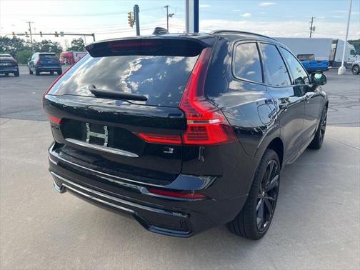 2024 Volvo XC60 Recharge Plug-In Hybrid T8 Ultimate Black Edition