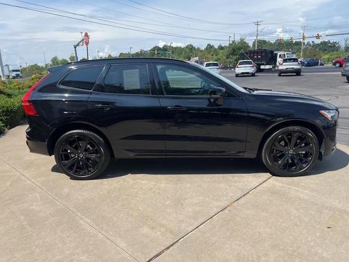2024 Volvo XC60 Recharge Plug-In Hybrid T8 Ultimate Black Edition