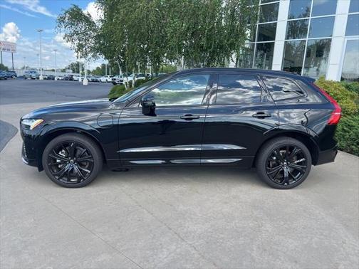 2024 Volvo XC60 Recharge Plug-In Hybrid T8 Ultimate Black Edition