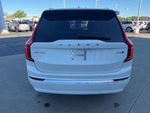 2025 Volvo XC90 B5 Plus 7-Seater